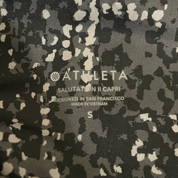 Athleta Salutation Stash Pocket Capri Printed 569824 Size Small - Picture 7 of 9